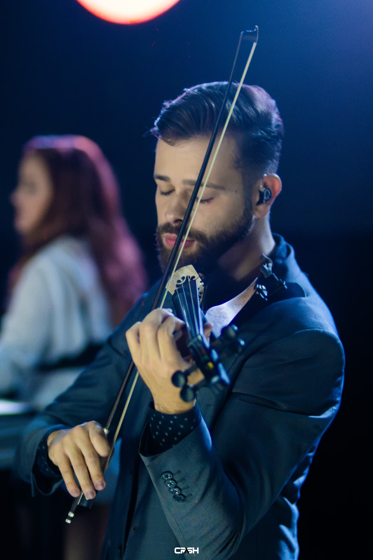 AURENN — duo de DJ, voz e violino ao vivo